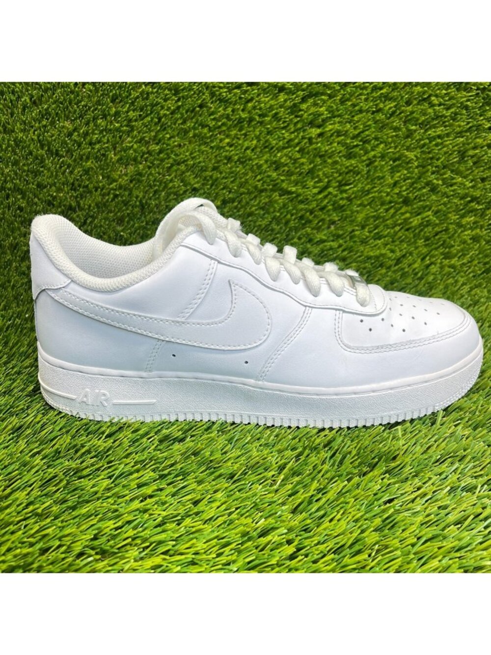 Nike Air Force 1 '07 Low Mens Size 11 White Athletic Lifestyle Shoes Sneakers
